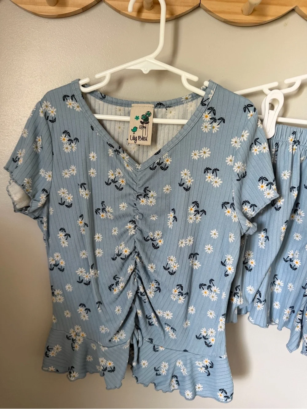 Lily Bleu Blue/White Floral Ribbed 2pc Top & Shorts Set Size 12 V-Neck